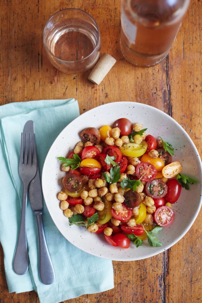 Receita de salada de grão de bico com tomate